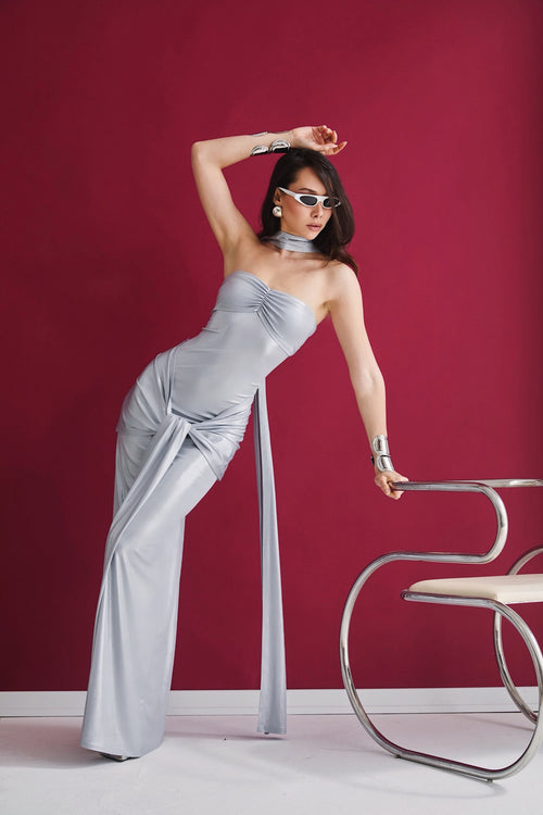 Larissa Elbise Gri